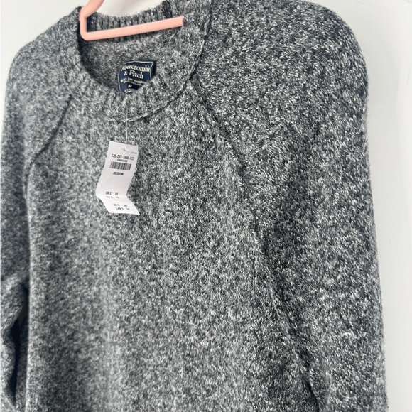 Abercrombie & Fitch Men's Gray Crewneck Knit Sweater NEW WITH TAGS Size Medium - Picture 5 of 8